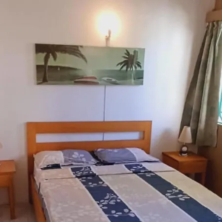 Les Oies Cozy 2-Bedroom Retreat Near Beach